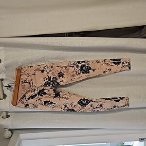 Victoria's Secret Leggings sz Sm  Long Pink Floral With Pockets. 100% cotton